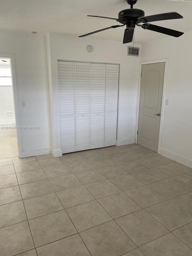 Building Photo - 2815 NE 201st Terrace