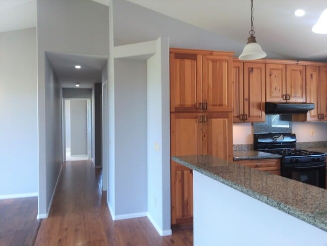 Building Photo - Paio, Nainoa