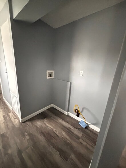 Building Photo - 14001 Western Ave