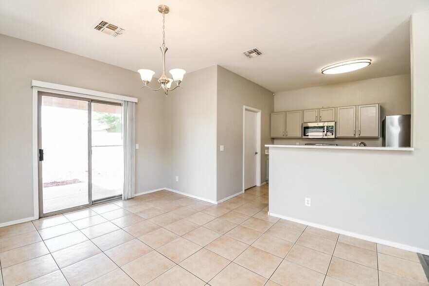 Building Photo - 1142 E Desert Rose Trail