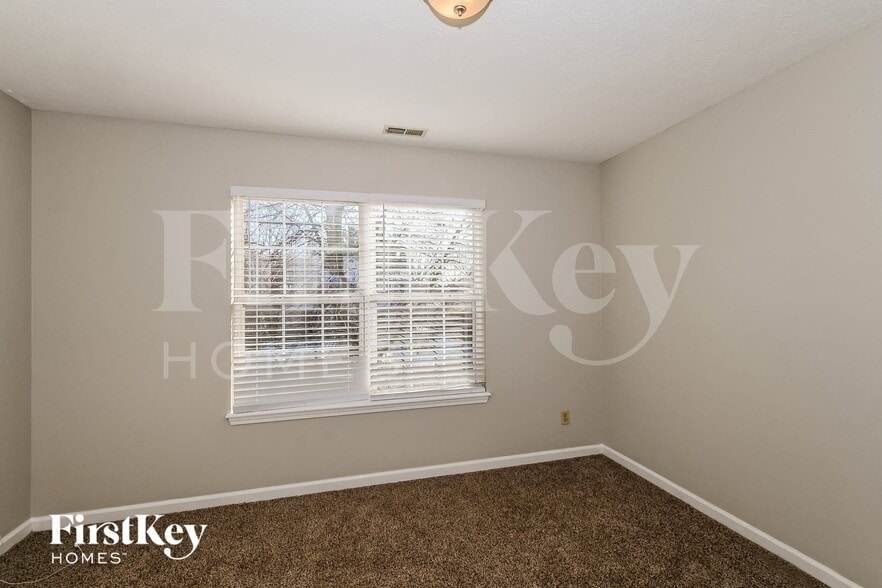 Building Photo - 4804 Oakton Way