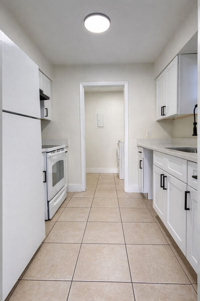 Building Photo - 4265 Desoto Ave