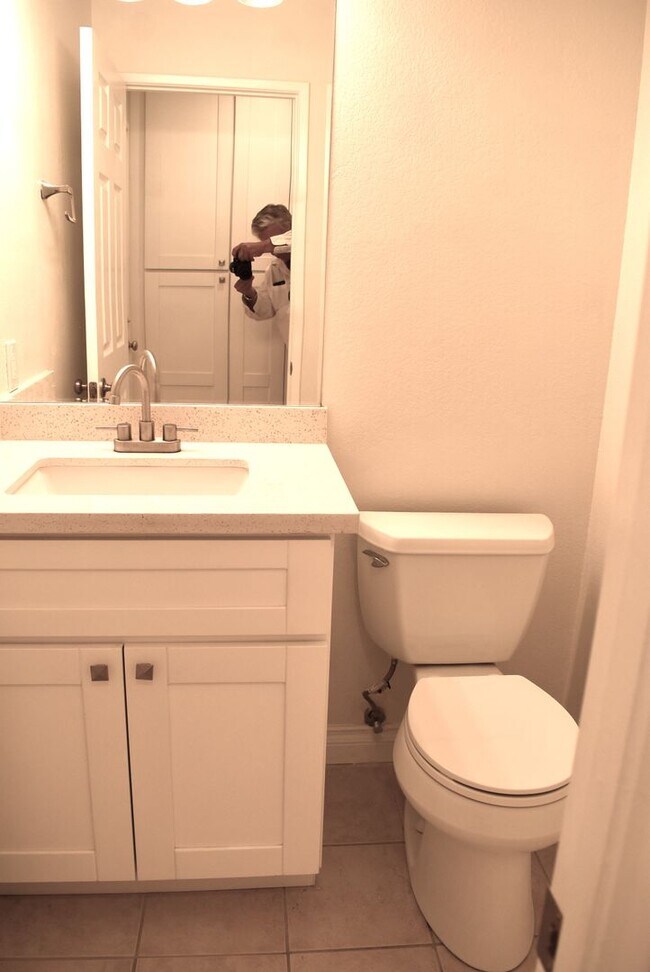 Building Photo - 3 Bedroom Townhome in El Cajon