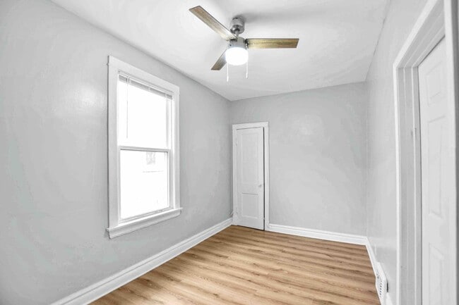 Building Photo - 1302 S 61st Ave