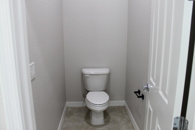 Building Photo - 3458 E Loma Vista St