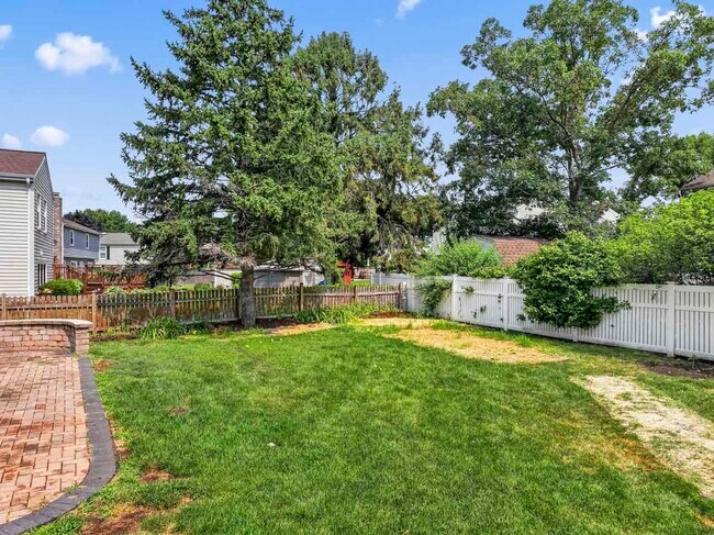 Building Photo - 2158 Countryside Cir