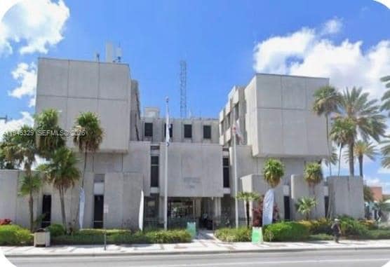 Building Photo - 680 NE 136th St