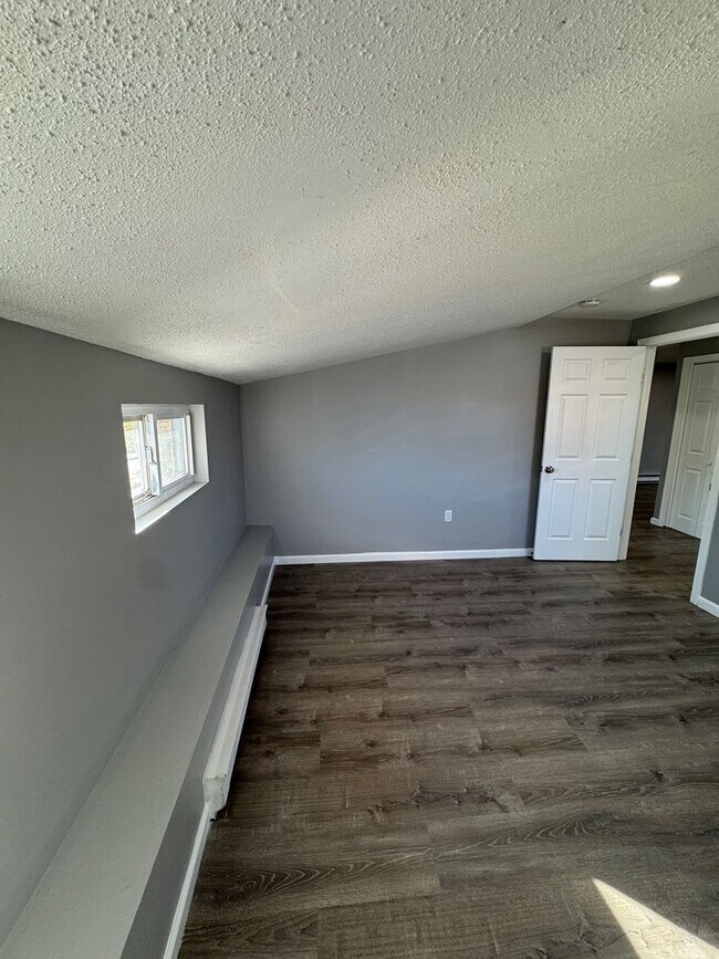 Building Photo - 1036 Chicopee St