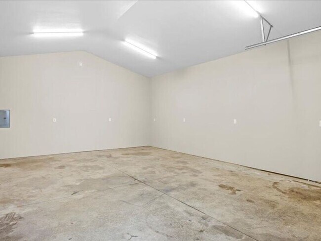 Building Photo - 6416 Three Rivers Dr