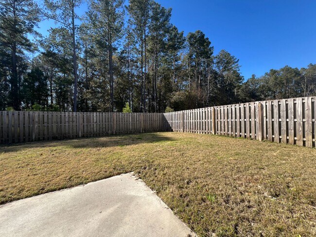 Building Photo - AVAILABLE EARLY APRIL 2026! (Pet Friendly)