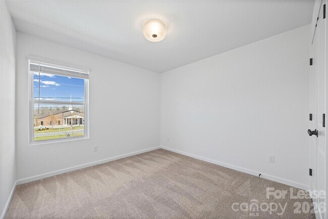 Building Photo - 512 Station St