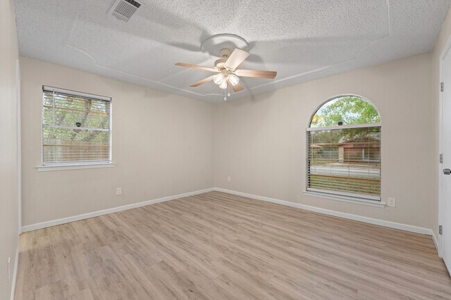 Building Photo - 608 Pleasant Manor Ave