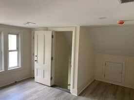 Building Photo - 72 Charles St