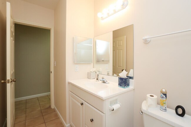 Building Photo - ** LELY COUNTRY CLUB UNFURNISHED 3 BEDROOM...