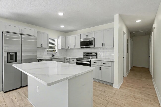 Building Photo - 235 Boulevard Des Pins