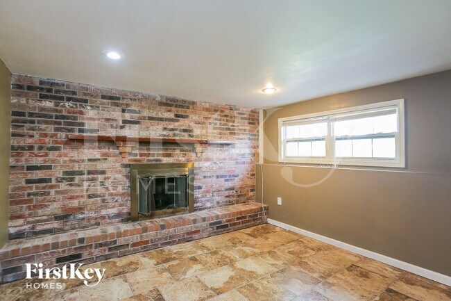 Building Photo - 16005 E Cogan Ln