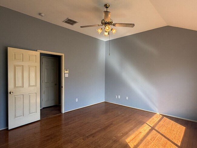 Building Photo - Room to Roam in Atascocita Park!