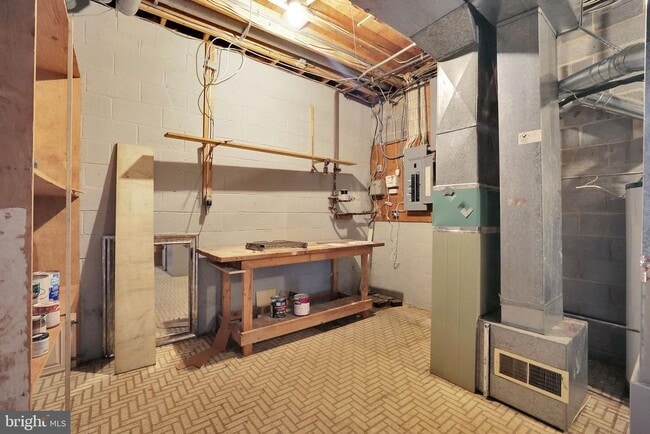 Building Photo - 8901 Iron Gate Ct
