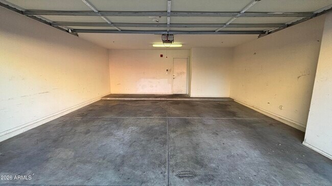 Building Photo - 1920 E Bell Rd