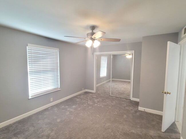 Building Photo - Historic St. Andrews!  Newly Remodeled! 1 bedroom 1 bath condo/1st Floor
