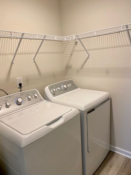 Building Photo - 1439 S Cardiff Trl