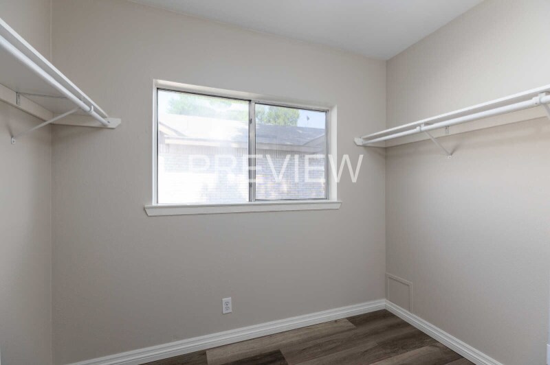 Building Photo - 178 Oakside