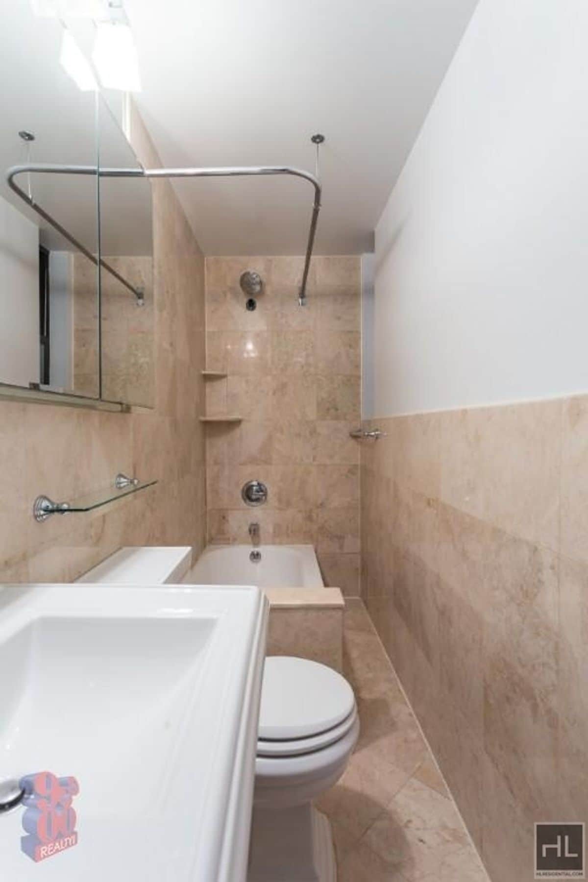 Building Photo - E 9TH ST.