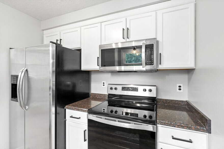 Building Photo - 313 Grassland Dr