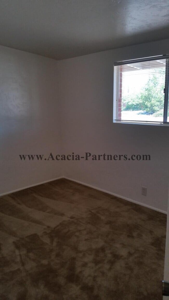 Building Photo - Spacious Eastside Property w/ Fenced Yard