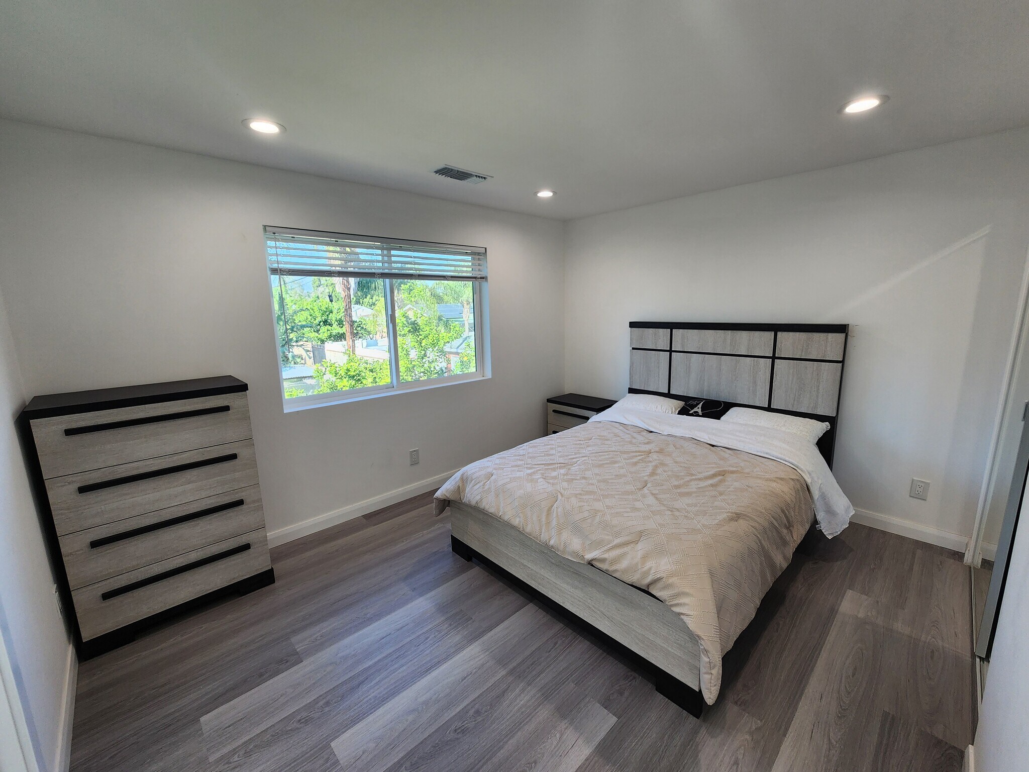 Building Photo - 10742 Gerald Ave