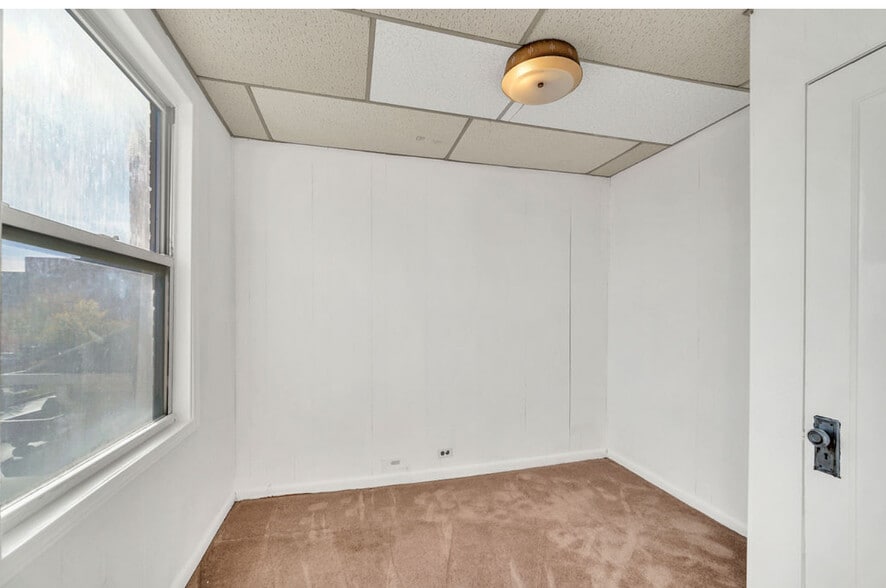 Building Photo - 2258 N Central Ave