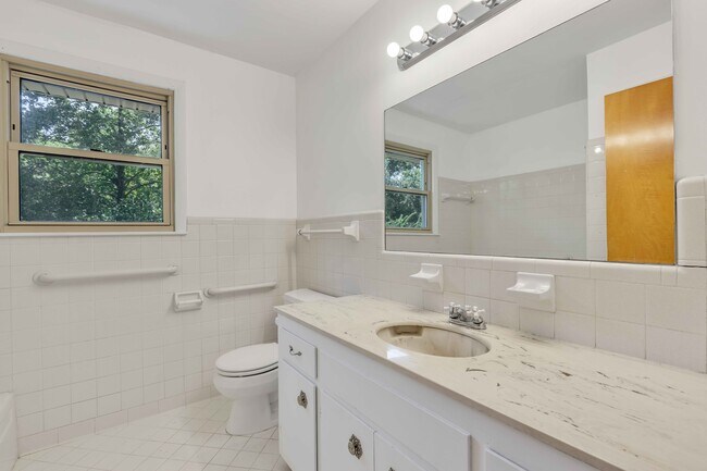Building Photo - 509 Mathes Ct