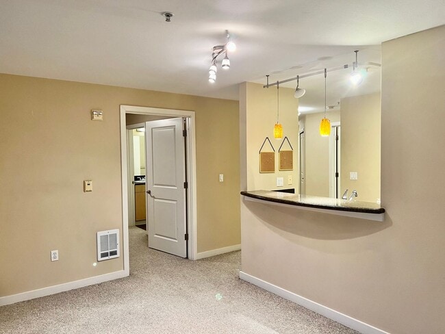 Building Photo - Spacious 2 Bedroom Condo at the Tobira – Central Location