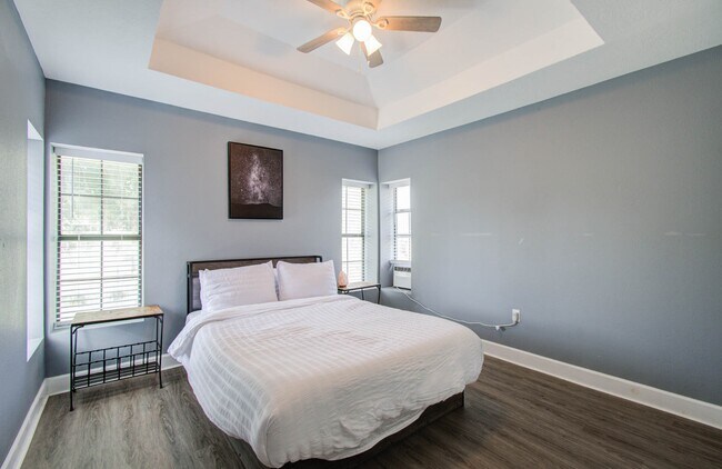 Building Photo - 3330 Kelton St