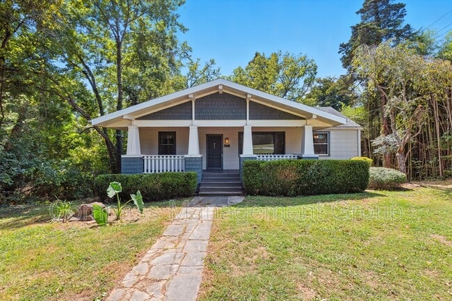 Primary Photo - 5501 Lake Shore Dr
