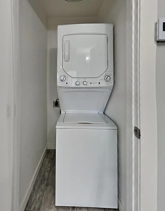 Building Photo - Stylishly Updated 2BR/1BA – Single-Level Living at Its Best! $500 MOVE IN SPECIAL ACT TODAY!!!!!