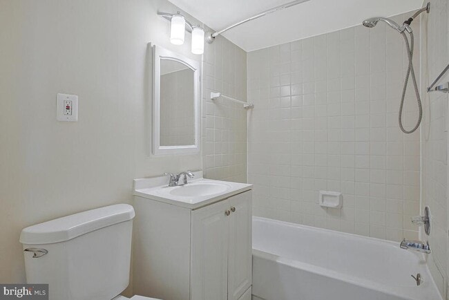 Building Photo - 3823 Hamilton St
