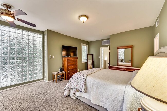 Building Photo - 4040 Avondale Ave