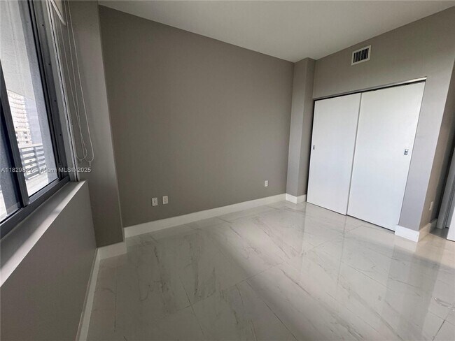 Building Photo - 16385 Biscayne Blvd