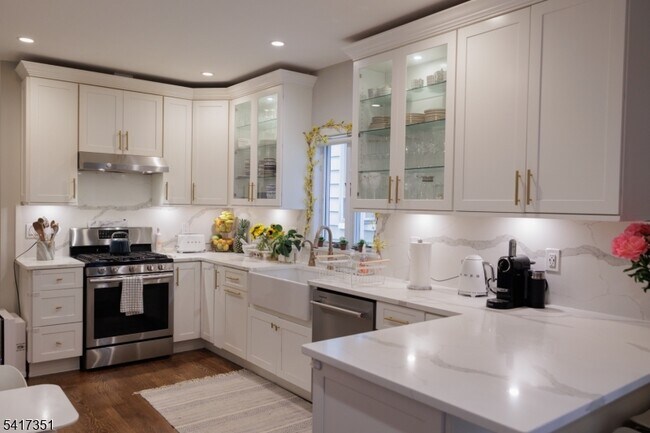 Building Photo - 33 Claremont Ave