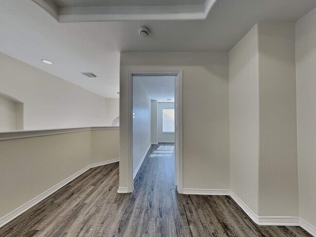 Building Photo - 9122 Prairie Trails Dr