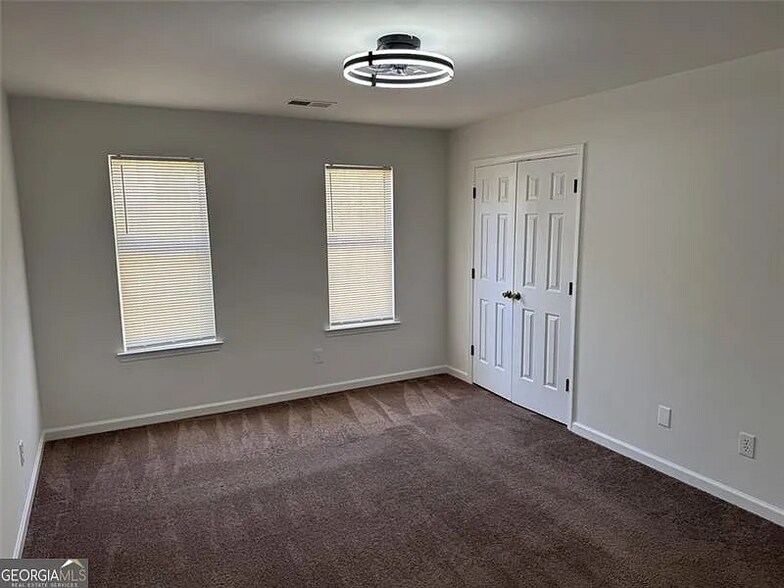 Building Photo - 2080 Charter Ln