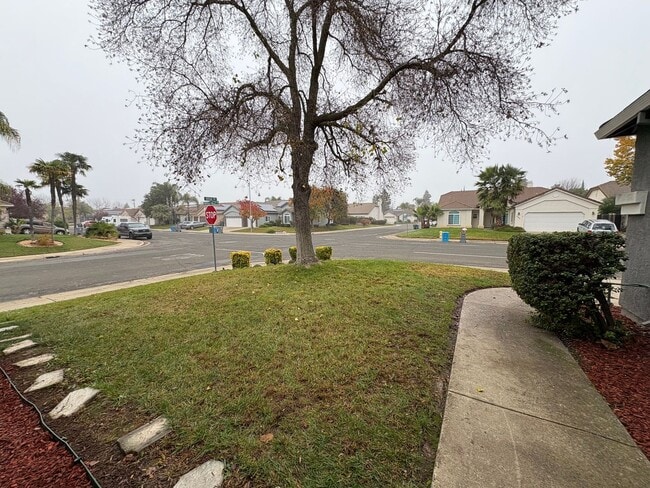 Building Photo - 3 Bedroom Home