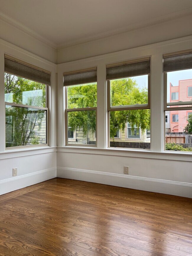 Building Photo - Charming Outer Sunset 2 BDRM WITH SUNROOM Home Just Steps from Ocean Beach!