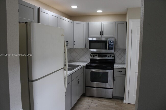 Building Photo - 2740 SW 46th St