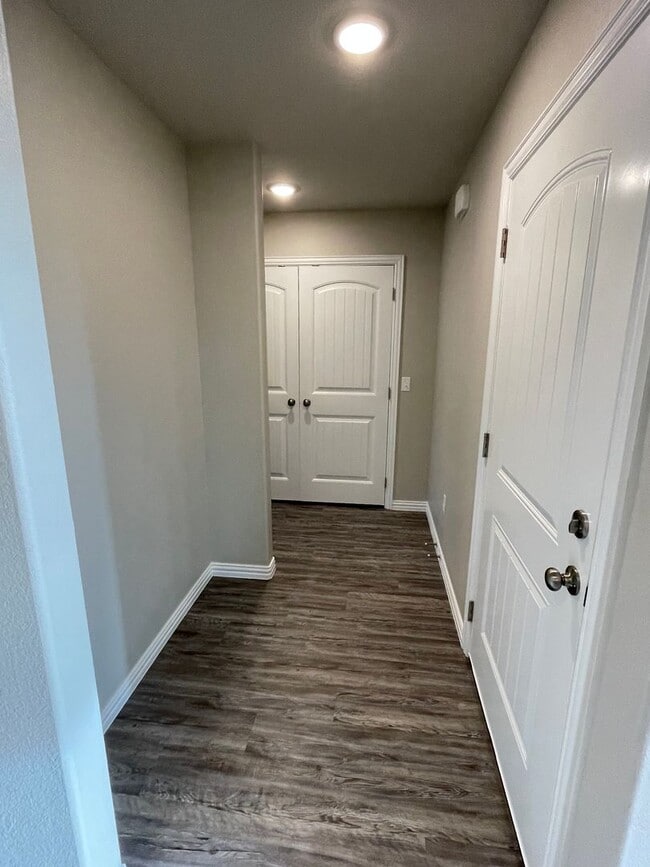 Building Photo - Beautiful 3/2 home in convenient location