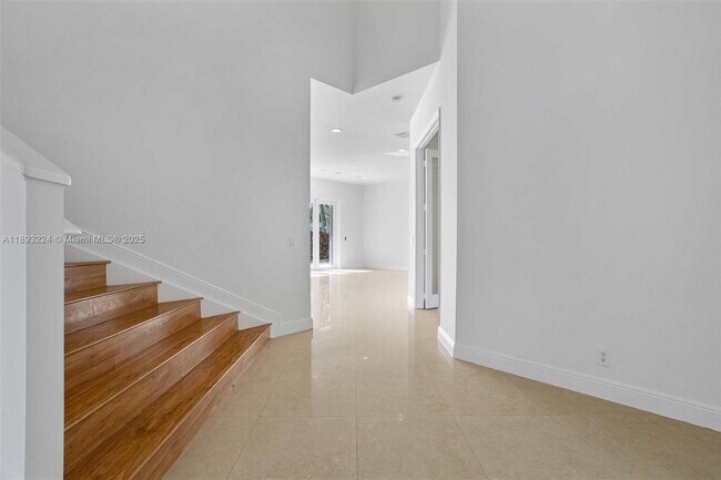 Building Photo - 926 Marina Dr