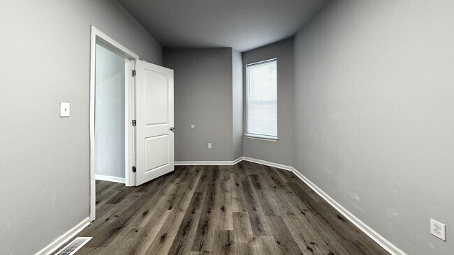 Building Photo - 5820 Belmar St