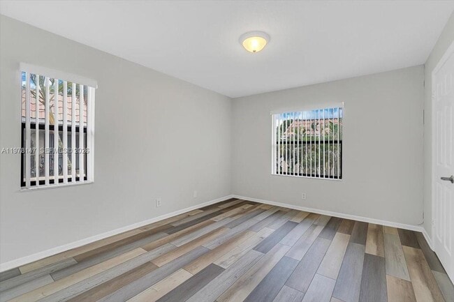 Building Photo - 6832 Palmetto Cir S