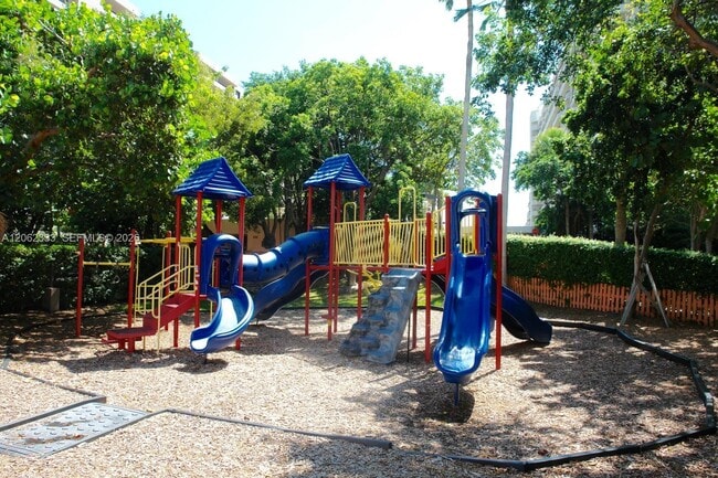 Building Photo - 151 Crandon Blvd